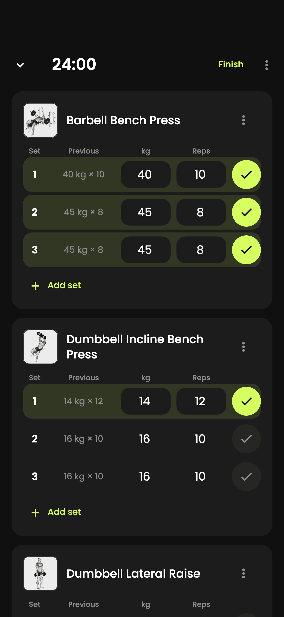 FitLantic's active workout screen with completed sets next to last session's numbers